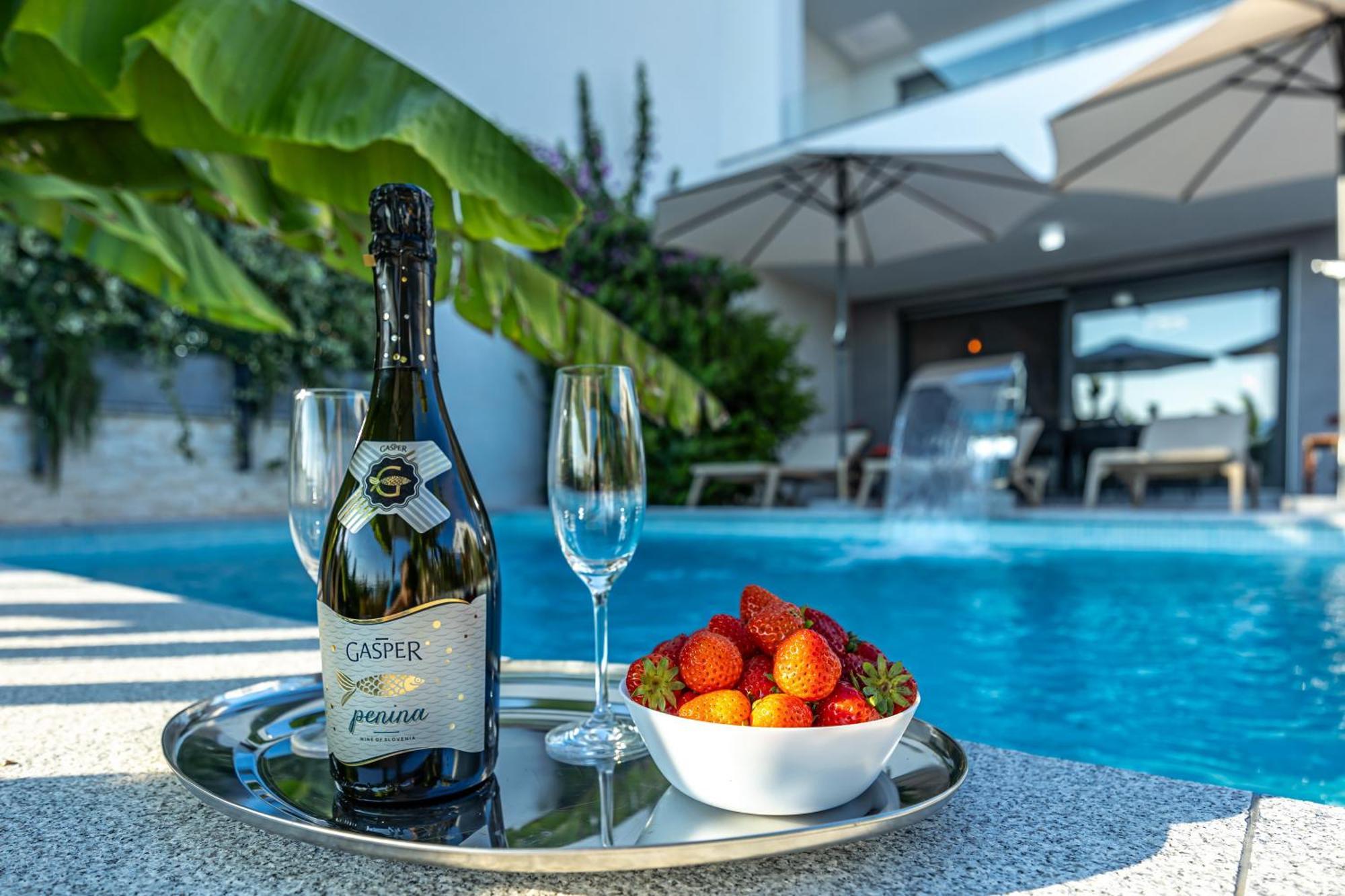 Luxury Villas White Sails Pinezići Exterior foto